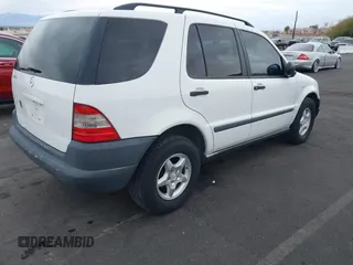 1998 Mercedes-Benz M-Class with VIN 4JGAB54E8WA033005, listed as a IAAI auction lot 41749012 with 194,731 mi miles. Bid and sale history available at carsss.com. Image 4.