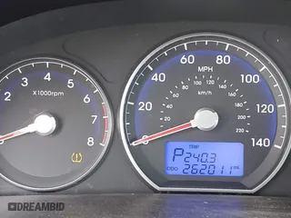 2011 Hyundai Santa Fe GLS with VIN 5XYZGDAB3BG019052, listed as a IAAI auction lot 41738246 with 262,011 mi miles. Bid and sale history available at carsss.com. Image 7.