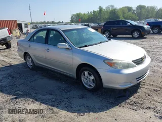 2003 Toyota Camry LE z VIN 4T1BF32K43U050268, wystawiony jako IAAI lot #42050944 z przebiegiem 208 669 mil mil oraz . Historia ofert i sprzedaży dostępna na DreamBid. Obrazek 1.