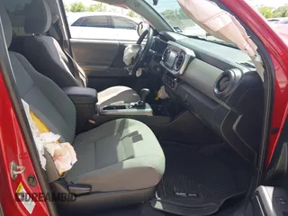 2016 Toyota Tacoma SR5 with VIN 5TFAX5GN2GX059826, listed as a IAAI auction lot 42032005 with 209,271 mi miles. Bid and sale history available at carsss.com. Image 5.