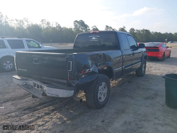 2006 Chevrolet Silverado 1500 LT2 with VIN 1GCEK19B46Z195681, listed as a IAAI auction lot 41947889 with 213,595 mi miles. Bid and sale history available at carsss.com. Image 4.