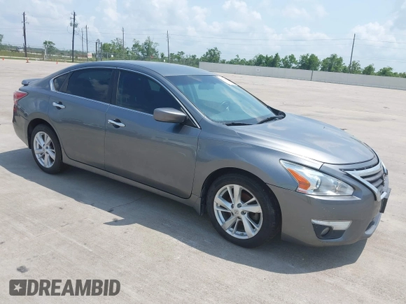 2015 Nissan Altima 2.5 S with VIN 1N4AL3AP2FC195640, listed as a IAAI auction lot 42126891 with 220,177 mi miles. Bid and sale history available at carsss.com. Image 1.