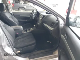 2010 Subaru Legacy Premium All-Weather Anniversary z VIN 4S3BMBG64A3210412, wystawiony jako IAAI lot #41977414 z przebiegiem 295 589 mil mil oraz . Historia ofert i sprzedaży dostępna na DreamBid. Obrazek 5.