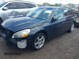 2012 Volvo S60 T5 z VIN YV1622FS2C2033643, wystawiony jako IAAI lot #42133481 z przebiegiem 185 227 mil mil oraz . Historia ofert i sprzedaży dostępna na DreamBid. Obrazek 2.
