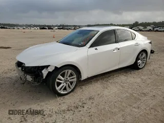 2021 Lexus IS 300 z VIN JTHCA1D28M5116162, wystawiony jako Copart lot #51757005 z przebiegiem 59 965 mil mil oraz Szkoda całkowita • Salvage title. Historia ofert i sprzedaży dostępna na DreamBid. Obrazek 1.
