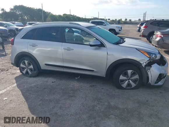 2021 Kia Niro LX with VIN KNDCB3LC4M5479000, listed as a IAAI auction lot 41257636 with 125,967 mi miles. Bid and sale history available at carsss.com. Image 1.
