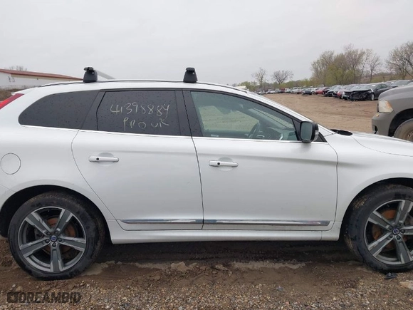 2017 Volvo XC60 Dynamic with VIN YV449MRR8H2107388, listed as a IAAI auction lot 41398884 with 81,927 mi miles. Bid and sale history available at carsss.com. Image 12.