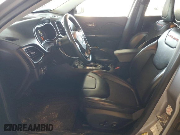 2019 Jeep Cherokee Trailhawk с VIN 1C4PJMBX0KD362032, выставлен на аукционе Copart как лот 61495195 с пробегом 49 028 миль миль и Списание • Salvage title. История ставок и продаж доступна на DreamBid. Изображение 7.
