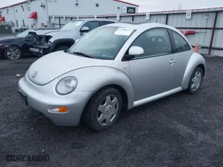 2000 Volkswagen New Beetle GLX with VIN 3VWDD21C6YM469268, listed as a IAAI auction lot 41208322 with 169,546 mi miles. Bid and sale history available at carsss.com. Image 2.