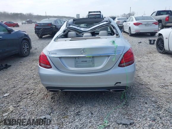 2015 Mercedes-Benz C 300 Luxury with VIN 55SWF4KB6FU003010, listed as a IAAI auction lot 42070803 with Not Provided miles and . Bid and sale history available at DreamBid. Image 15.
