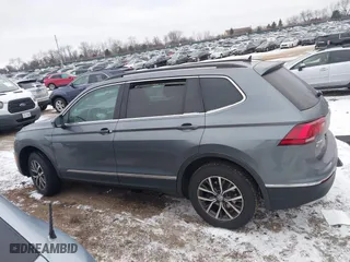 2020 Volkswagen Tiguan SE with VIN 3VV2B7AX7LM066135, listed as a IAAI auction lot 41349357 with 106,575 mi miles. Bid and sale history available at carsss.com. Image 14.