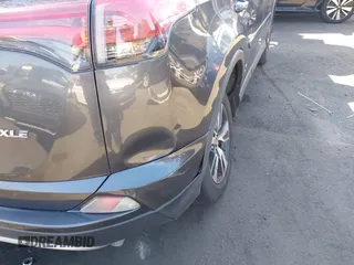 2018 Toyota RAV4 XLE z VIN JTMWFREV4JJ168138, wystawiony jako IAAI lot #41845337 z przebiegiem 122 509 mil mil oraz . Historia ofert i sprzedaży dostępna na DreamBid. Obrazek 12.