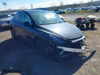 2025 Tesla Model Y Long Range with VIN 7SAYGDEE1SA351255, listed as a IAAI auction lot 41816235 with 1,463 mi miles. Bid and sale history available at carsss.com. Image 1.