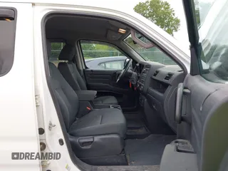 2014 Honda Ridgeline Sport z VIN 5FPYK1F70EB009711, wystawiony jako IAAI lot #42343485 z przebiegiem 154 317 mil mil oraz . Historia ofert i sprzedaży dostępna na DreamBid. Obrazek 5.