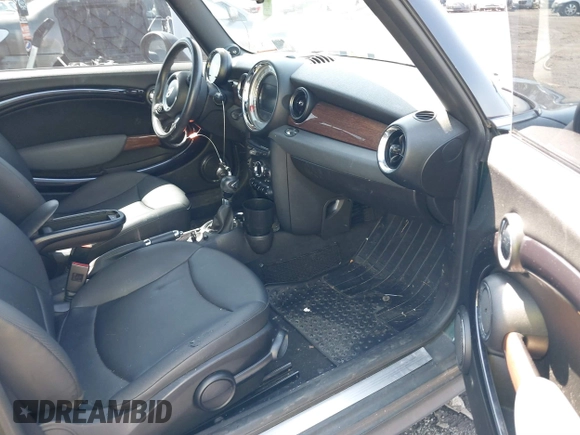 2011 MINI Clubman z VIN WMWZF3C57BT187802, wystawiony jako IAAI lot #39206880 z przebiegiem 93 476 mil mil oraz . Historia ofert i sprzedaży dostępna na DreamBid. Obrazek 5.