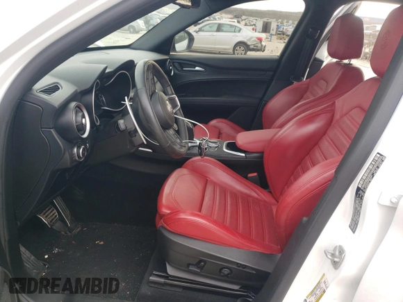 2022 Alfa Romeo Stelvio Sprint z VIN ZASPAKAN6N7D31060, wystawiony jako Copart lot #89409815 z przebiegiem Nie podano mil oraz Szkody całkowita. Historia ofert i sprzedaży dostępna na DreamBid. Obrazek 7.