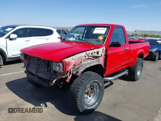 1990 Toyota Pickup DX z VIN JT4RN01P7L7019709, wystawiony jako IAAI lot #42448995 z przebiegiem 144 469 mil mil oraz . Historia ofert i sprzedaży dostępna na DreamBid. Obrazek 18.