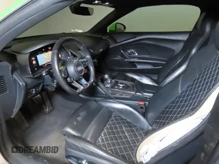 2017 Audi R8 z VIN WUAVACFX5H7903923, wystawiony jako Copart lot #52993935 z przebiegiem 53 883 mil mil oraz Szkoda całkowita • Salvage title. Historia ofert i sprzedaży dostępna na DreamBid. Obrazek 9.