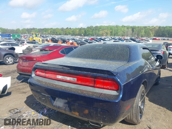 2013 Dodge Challenger SXT z VIN 2C3CDYAG2DH587643, wystawiony jako IAAI lot #41964792 z przebiegiem 179 791 mil mil oraz . Historia ofert i sprzedaży dostępna na DreamBid. Obrazek 4.