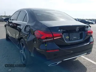 2022 Mercedes-Benz A 220 z VIN W1K3G4FB1NJ361754, wystawiony jako IAAI lot #41795258 z przebiegiem Nie podano mil oraz . Historia ofert i sprzedaży dostępna na DreamBid. Obrazek 3.