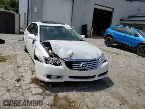 2008 Toyota Avalon XL z VIN 4T1BK36BX8U301646, wystawiony jako Copart lot #53758215 z przebiegiem Nie podano mil oraz Szkoda całkowita • Salvage title. Historia ofert i sprzedaży dostępna na DreamBid. Obrazek 14.