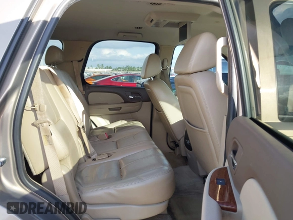 2007 GMC Yukon SLT with VIN 1GKFK13047R205630, listed as a IAAI auction lot 41489206 with 161,376 mi miles. Bid and sale history available at carsss.com. Image 8.