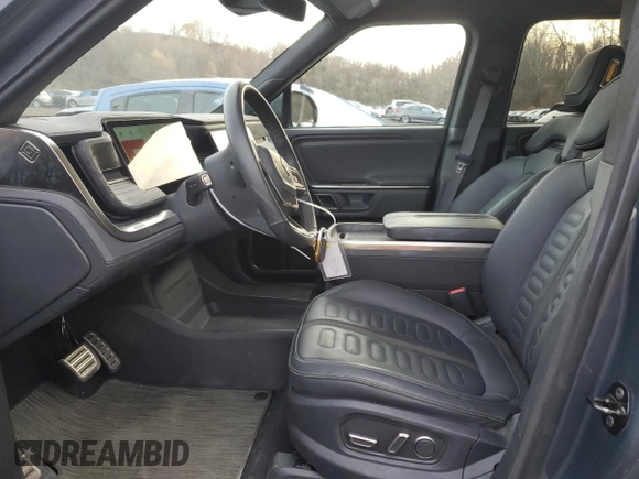 2023 Rivian R1T Adventure z VIN 7FCTGBAA8PN028065, wystawiony jako Copart lot #81941474 z przebiegiem 16 060 mil mil oraz Szkoda całkowita • Salvage title. Historia ofert i sprzedaży dostępna na DreamBid. Obrazek 7.