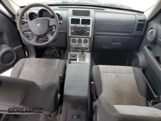 2007 Dodge Nitro SXT z VIN 1D8GU28K47W731172, wystawiony jako Copart lot #59954825 z przebiegiem 121 455 mil mil oraz Szkoda całkowita • Salvage title. Historia ofert i sprzedaży dostępna na DreamBid. Obrazek 8.