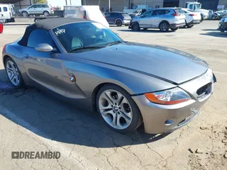 2003 BMW Z4 3.0i z VIN 4USBT53463LT22151, wystawiony jako IAAI lot #41750559 z przebiegiem 64 015 mil mil oraz . Historia ofert i sprzedaży dostępna na DreamBid. Obrazek 1.