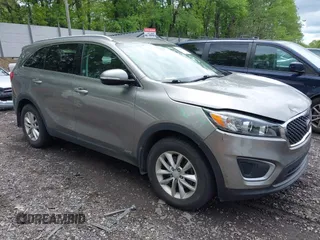2017 Kia Sorento LX z VIN 5XYPGDA37HG239271, wystawiony jako IAAI lot #42263756 z przebiegiem 96 111 mil mil oraz . Historia ofert i sprzedaży dostępna na DreamBid. Obrazek 1.
