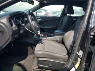 2015 Dodge Charger SE z VIN 2C3CDXBG8FH776308, wystawiony jako Copart lot #56364435 z przebiegiem 145 005 mil mil oraz Szkoda całkowita • Salvage title. Historia ofert i sprzedaży dostępna na DreamBid. Obrazek 7.