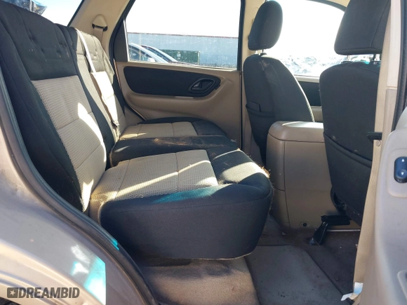 2007 Ford Escape XLT with VIN 1FMCU93167KB89242, listed as a IAAI auction lot 41654083 with 161,847 mi miles. Bid and sale history available at carsss.com. Image 8.