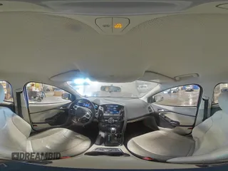 2014 Ford Focus Electric z VIN 1FADP3R45EL344648, wystawiony jako Copart lot #57118335 z przebiegiem 60 347 mil mil oraz Szkoda całkowita • Salvage title. Historia ofert i sprzedaży dostępna na DreamBid. Obrazek 14.