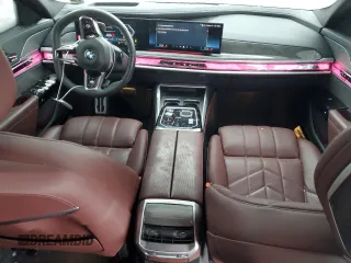 2024 BMW 7 Series 760i xDrive z VIN WBA33EJ02RCR48098, wystawiony jako Copart lot #87464234 z przebiegiem 8 320 mil mil oraz Szkoda całkowita • Salvage title. Historia ofert i sprzedaży dostępna na DreamBid. Obrazek 8.