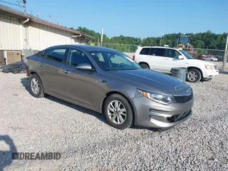 2018 Kia Optima LX z VIN 5XXGT4L38JG228590, wystawiony jako IAAI lot #42557115 z przebiegiem 87 611 mil mil oraz . Historia ofert i sprzedaży dostępna na DreamBid. Obrazek 1.