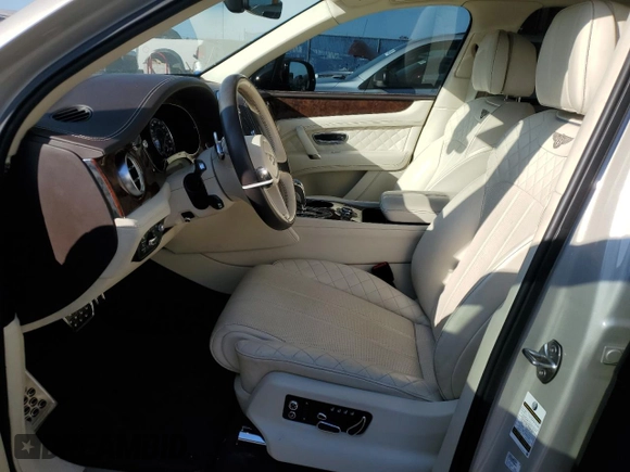 2017 Bentley Bentayga W12 z VIN SJAAC2ZVXHC016000, wystawiony jako Copart lot #43702555 z przebiegiem 46 172 mil mil oraz Szkody całkowita. Historia ofert i sprzedaży dostępna na DreamBid. Obrazek 7.