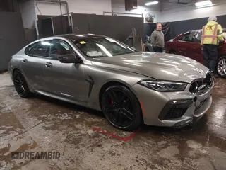 2022 BMW M8 Competition z VIN WBSGV0C04NCH71560, wystawiony jako IAAI lot #41542278 z przebiegiem 28 117 mil mil oraz . Historia ofert i sprzedaży dostępna na DreamBid. Obrazek 1.