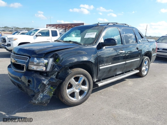 2013 Chevrolet Avalanche LTZ with VIN 3GNMCGE05DG351022, listed as a IAAI auction lot 41138090 with 197,159 mi miles. Bid and sale history available at carsss.com. Image 2.