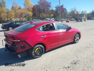 2017 Hyundai Elantra SE z VIN 5NPD84LF4HH101798, wystawiony jako IAAI lot #40700630 z przebiegiem 86 404 mil mil oraz . Historia ofert i sprzedaży dostępna na DreamBid. Obrazek 4.