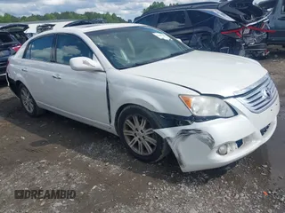 2008 Toyota Avalon XL z VIN 4T1BK36B38U303044, wystawiony jako IAAI lot #42247880 z przebiegiem 146 225 mil mil oraz . Historia ofert i sprzedaży dostępna na DreamBid. Obrazek 1.