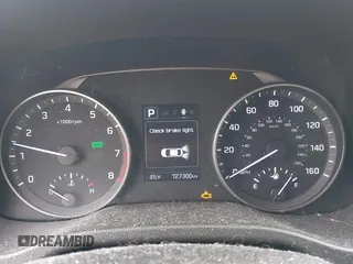 2018 Hyundai Elantra SEL z VIN 5NPD84LFXJH248150, wystawiony jako IAAI lot #41930053 z przebiegiem 127 300 mil mil oraz . Historia ofert i sprzedaży dostępna na DreamBid. Obrazek 7.