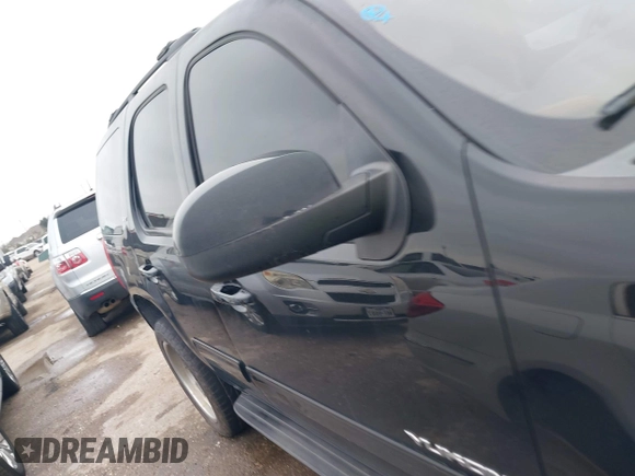 2014 GMC Yukon SLT with VIN 1GKS1CE02ER207447, listed as a IAAI auction lot 41604134 with 199,417 mi miles. Bid and sale history available at carsss.com. Image 13.