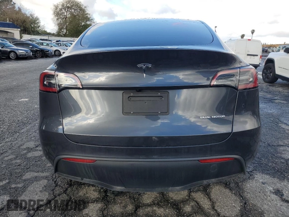 2024 Tesla Model Y Long Range z VIN 7SAYGDEE4RA229466, wystawiony jako Copart lot #45163325 z przebiegiem 13 748 mil mil oraz Szkoda całkowita • Salvage title. Historia ofert i sprzedaży dostępna na DreamBid. Obrazek 6.