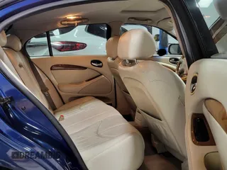 2000 Jaguar S-Type V8 z VIN SAJDA01D3YGL47987, wystawiony jako Copart lot #60103145 z przebiegiem 110 742 mil mil oraz Czysty tytuł • Clean title. Historia ofert i sprzedaży dostępna na DreamBid. Obrazek 6.