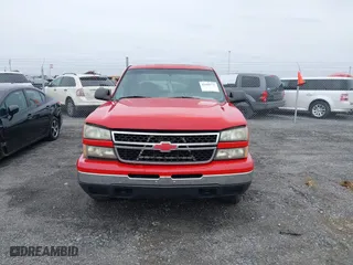 2006 Chevrolet Silverado 1500 LT2 with VIN 1GCEK19B06Z140810, listed as a IAAI auction lot 41564712 with 352,233 mi miles. Bid and sale history available at carsss.com. Image 12.