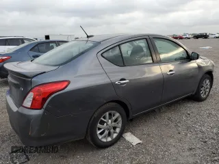 2018 Nissan Versa S Plus z VIN 3N1CN7AP9JL818501, wystawiony jako Copart lot #50786155 z przebiegiem 120 681 mil mil oraz Szkody całkowita. Historia ofert i sprzedaży dostępna na DreamBid. Obrazek 3.