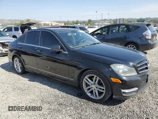 2014 Mercedes-Benz C 250 Sport z VIN WDDGF4HB5EA968032, wystawiony jako Copart lot #60570585 z przebiegiem 121 077 mil mil oraz Czysty tytuł • Clean title. Historia ofert i sprzedaży dostępna na DreamBid. Obrazek 4.