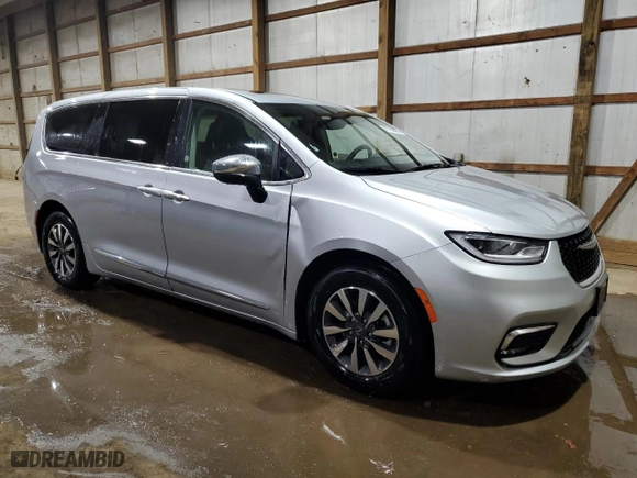 2023 Chrysler Pacifica Hybrid Limited with VIN 2C4RC1S70PR592370, listed as a Copart auction lot 47814885 with 31,876 mi miles and Salvage Title. Bid and sale history available at carsss.com. Image 4.