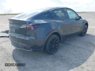 2024 Tesla Model Y Long Range z VIN 7SAYGAEE5RF074699, wystawiony jako IAAI lot #40537868 z przebiegiem Nie podano mil oraz . Historia ofert i sprzedaży dostępna na DreamBid. Obrazek 4.