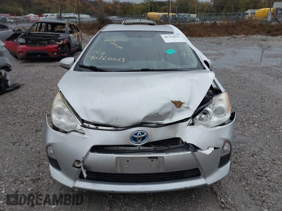 2013 Toyota Prius One z VIN JTDKDTB31D1545100, wystawiony jako IAAI lot #40760019 z przebiegiem 212 999 mil mil oraz . Historia ofert i sprzedaży dostępna na DreamBid. Obrazek 12.